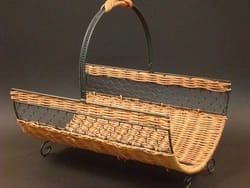 krantenmand riet met ijzer wicker basket